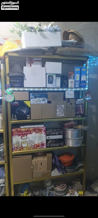 محل كامل للبيع مع الرفوف 4