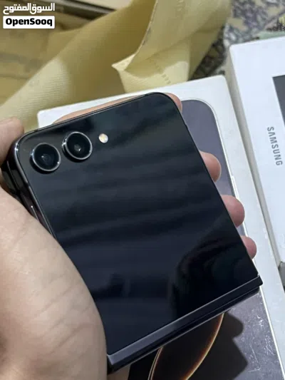 Z flip 5 256GB عررطه 2