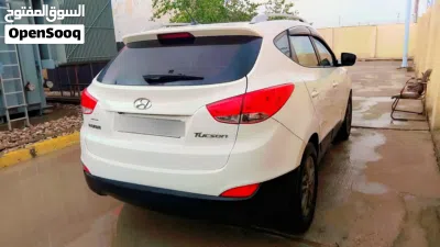 Hyundai Tucson SE 3