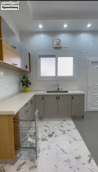 For Rent Amazing New Villa with Unique Design فيلا جديدة للإيجار مميزه المعبيلة المنطقة الخامسة 3