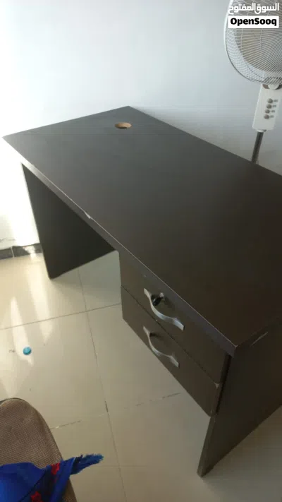 مكتب مع كرسي للبيع 3
