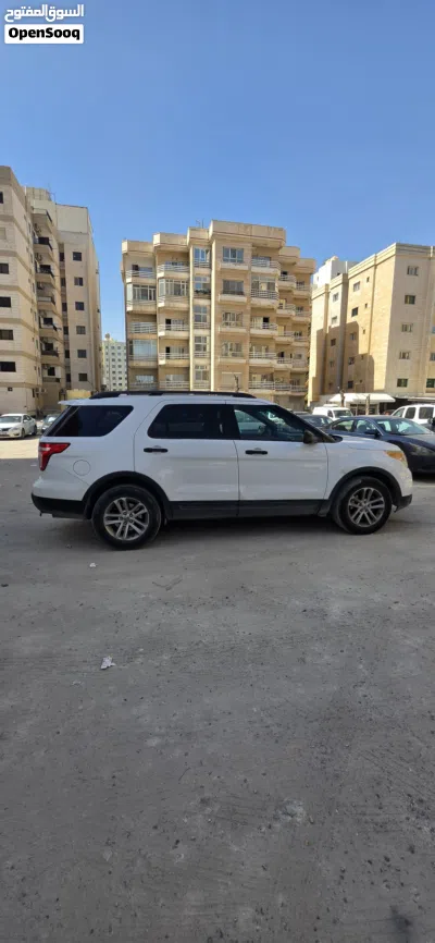 Ford Explorer Base 4