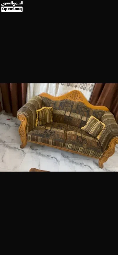 طقم كنب 7 مقاعد مع طاولات 4