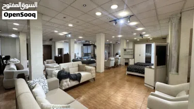 معرض تجاري بموقع مميز وسعر مميز للبيع 3