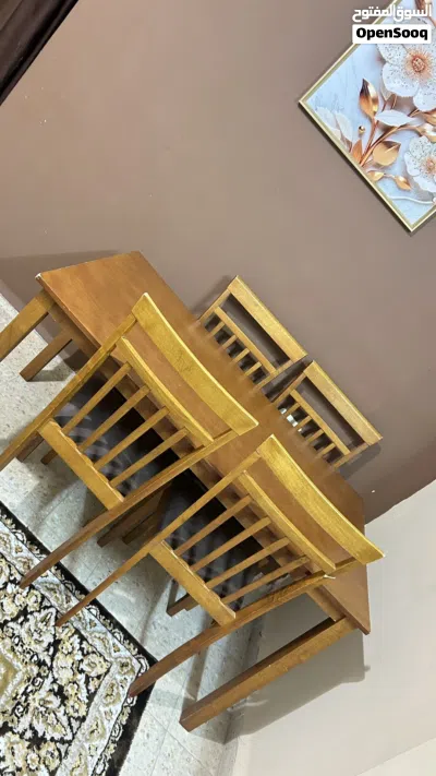 طاولة 4 كراسي بحالة جيدة 2