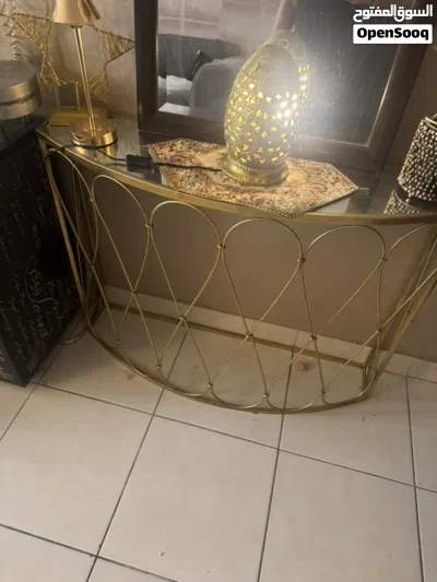 كونسول معدن ذهبي مع اضاءة 2