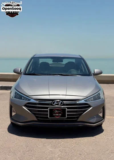 Hyundai Elantra Standard 2