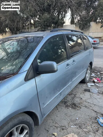 Toyota Sienna LE 2