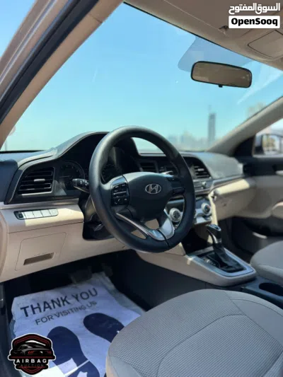 Hyundai Elantra Standard 4