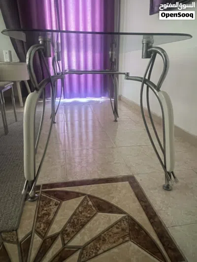 كراسي وطاولة سفرة من حديد وزجاج بحاله ممتازة جدا واستعمال خفيف وبسعر رخيص لقطه للبيع 4