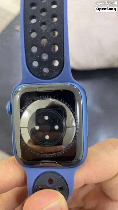 للبيع Apple watch series 7 45mm Gps بطارية 92 بحالة نظيفة فقط شخوط بالشاشة معها شاحن و كستك 4