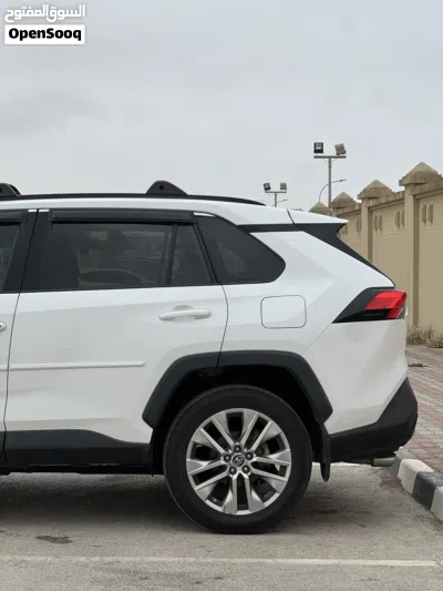 Toyota RAV 4 XLE 3
