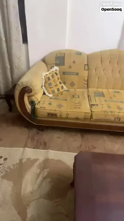 طقم كنب غرفة ضيوف بحالة ممتازة للبيع 4