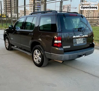 Ford Explorer XLT 4