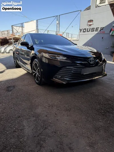 Toyota Camry GLE 2
