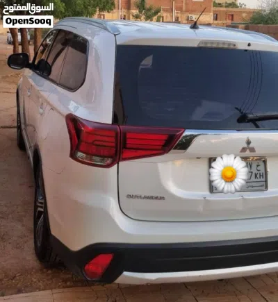 Mitsubishi Outlander Standard 2