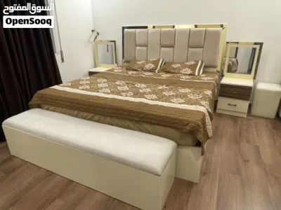 غرفة نوم لامينيت ماستر مستعمل بسيط مع خزانة حائط سعر 450 دينار فقط بداعي السفر 4