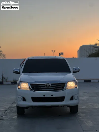 Toyota Hilux DLX 2