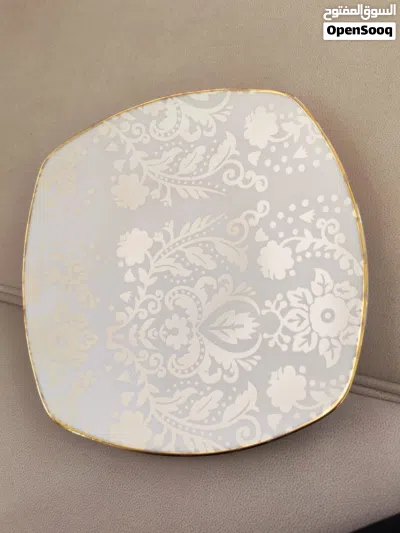 صحن بورسلان فرنسي فاخر وأصلي من ماركة ليموج(Limoges France)القطعة مزخرفة بنقوش مذهبة من الذهب عيار22 4