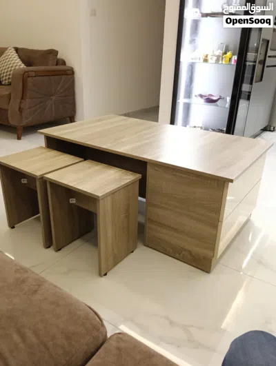 طاولة وسط مع 4 طربيزات بحالة الجديد 3