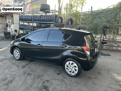 Toyota Prius Prius C 2