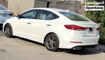 Hyundai Elantra SE 3