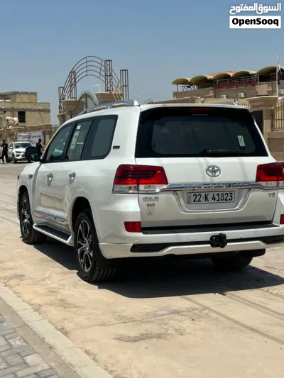 Toyota Land Cruiser GXR 2