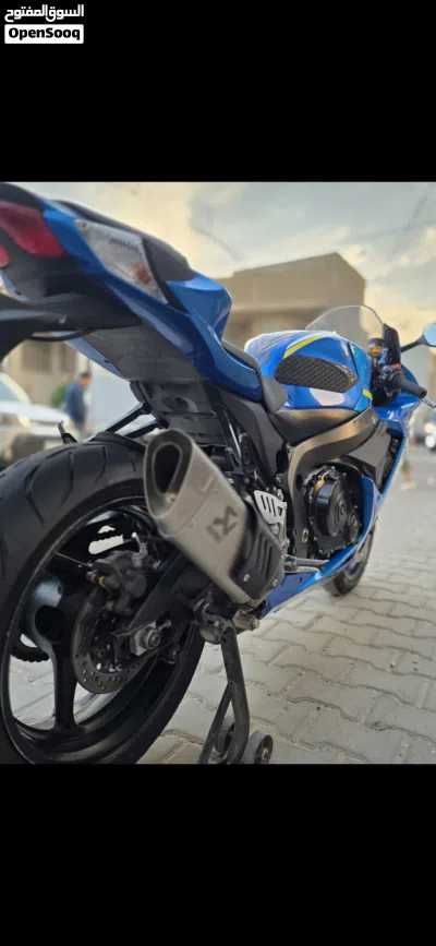 سوزوكي GSX-R750 4