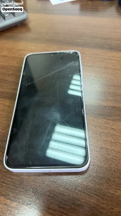 سامسونج جالاكسي A35 للبيع حاله جيده استعمال اقل من سنه 5g اللون ابيض 2