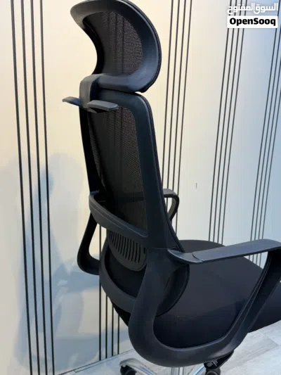 كرسي BLACK TITAN Executive Mesh Chair إذا كنت تبحث عن الراحة والأناقة أثناء العمل مقعد فوم عالي الكث 4