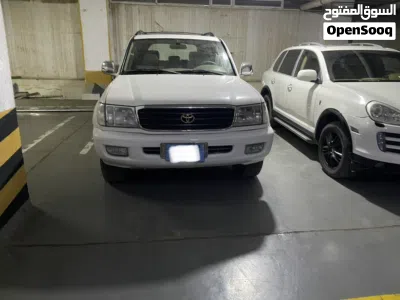 Toyota Land Cruiser VXR 2