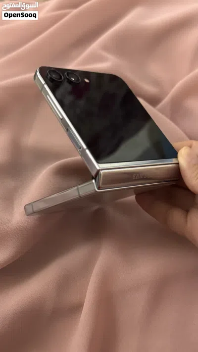 جالاكسي z flip 5 مجدد بذاكرة 512 GB 3