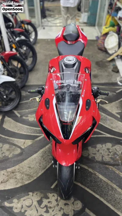 Honda CBR1000RR 4