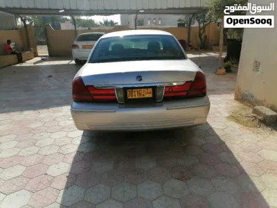 Ford Crown Victoria Base 4