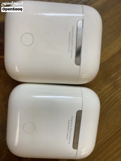 للبيع علبة شحن عدد 2 AirPods أصلي 4