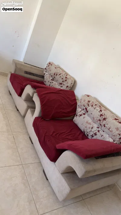 طقم كنب مستعمل للبيع 35 دينار 2
