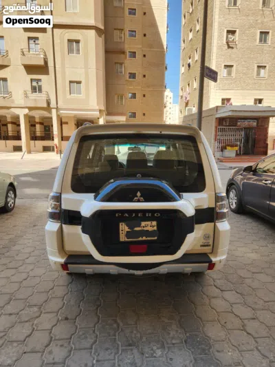 ميتسوبيشي باجيرو GLS 4