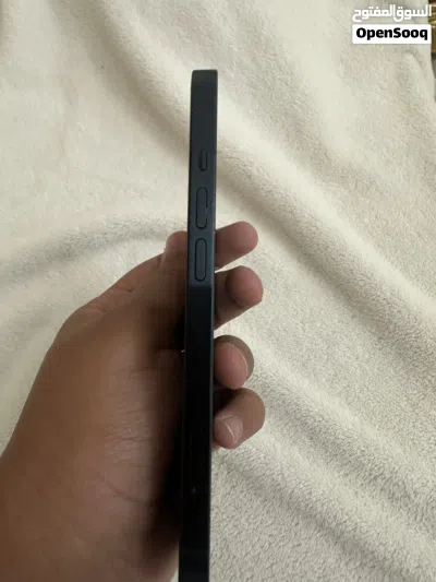 iPhone 13 لون أسود 4