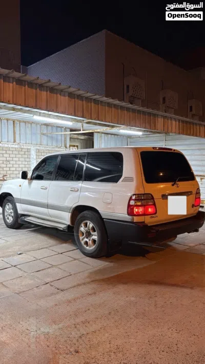 Toyota Land Cruiser GXR 2