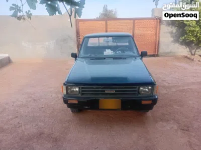 Toyota Hilux Standard 2