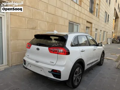 Kia Niro EX Touring 3