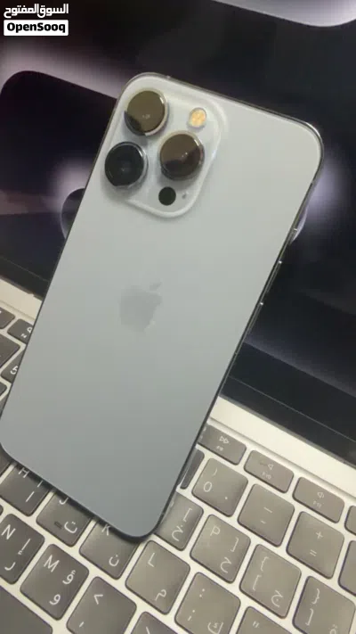I phone 13 pro Ocean blue 10/10 Scratch less 4