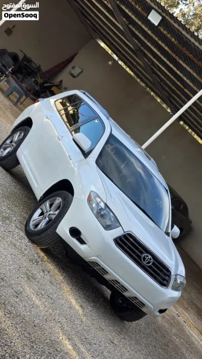 Toyota Highlander SE 2