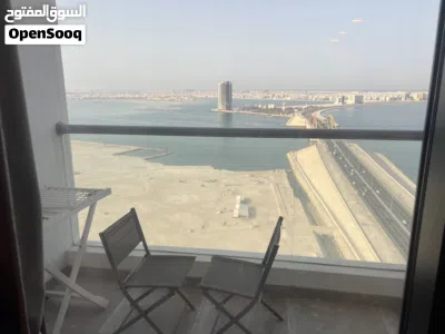 ستديو للايجار في الجفير في مبنى جديد مفروش مطل على البحر يوجد بلكونه شامل الكهرباء والماء لمت 2