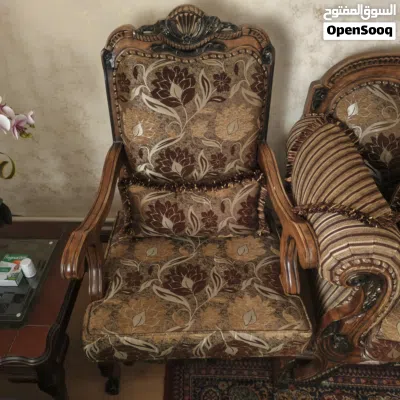 طقمين كنب ممتازين للبيع مع طاولة وسجادة هدية 3