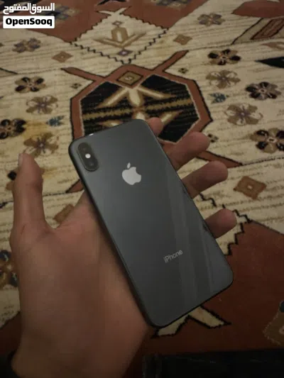 ايفون X جهاز نضيف جدا ومافيه اي عيب او اي خبش والجهاز مش مفتوح ومش مغير فيه شي سعره 1000 وساهل 3