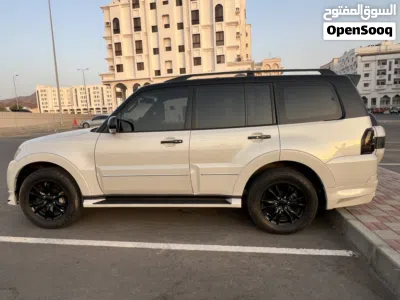 Mitsubishi Pajero GLS Top 4