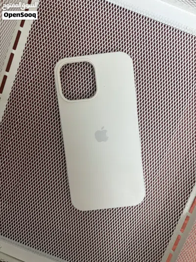 غطاء موبايل IPHONE 13 PRO MAX مستعمل عالي الجودة بحالة ممتازه للواحد 3