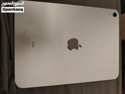 أبل أيباد 10 مستعمل في حالة الوكالة نظيف جداً. 3