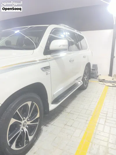 Toyota Land Cruiser VX 4